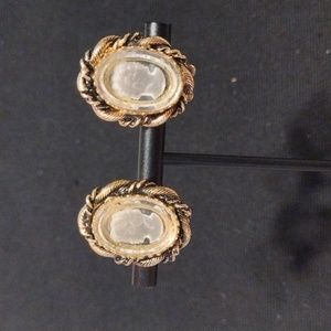Vintage Gold Tone Intaglio Cameo Clip On Earrings